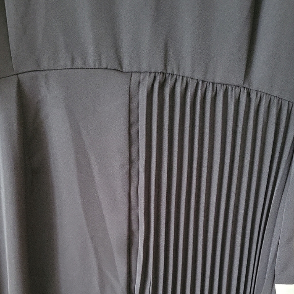 Karen Millen Black and Cream Asymmetrical Dress - Picture 5 of 5